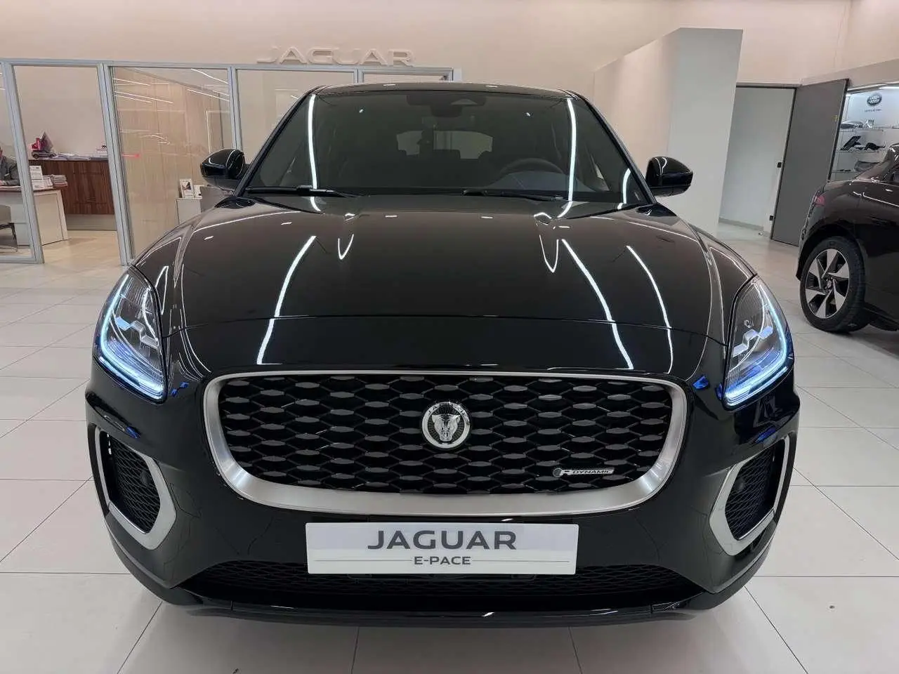 Photo 1 : Jaguar E-pace 2024 Diesel