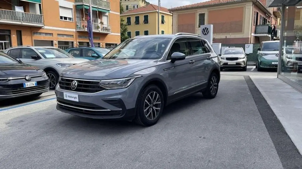 Photo 1 : Volkswagen Tiguan 2020 Essence