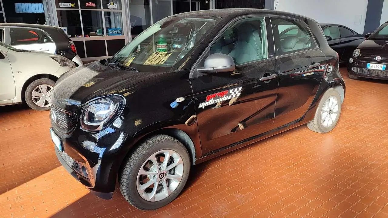 Photo 1 : Smart Forfour 2019 Petrol