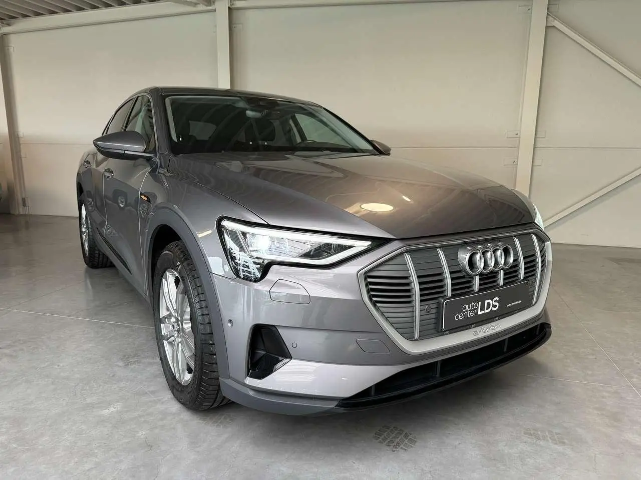 Photo 1 : Audi E-tron 2021 Electric