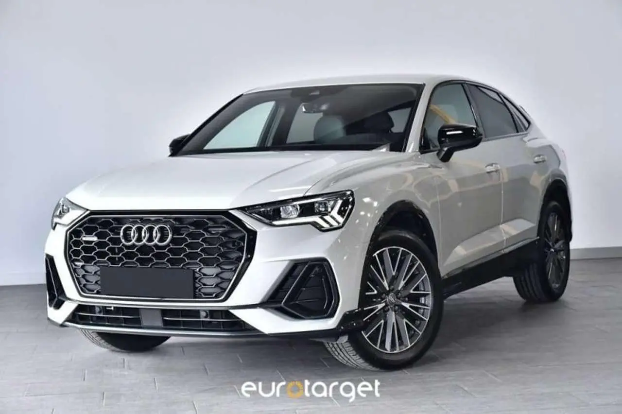 Photo 1 : Audi Q3 2020 Essence