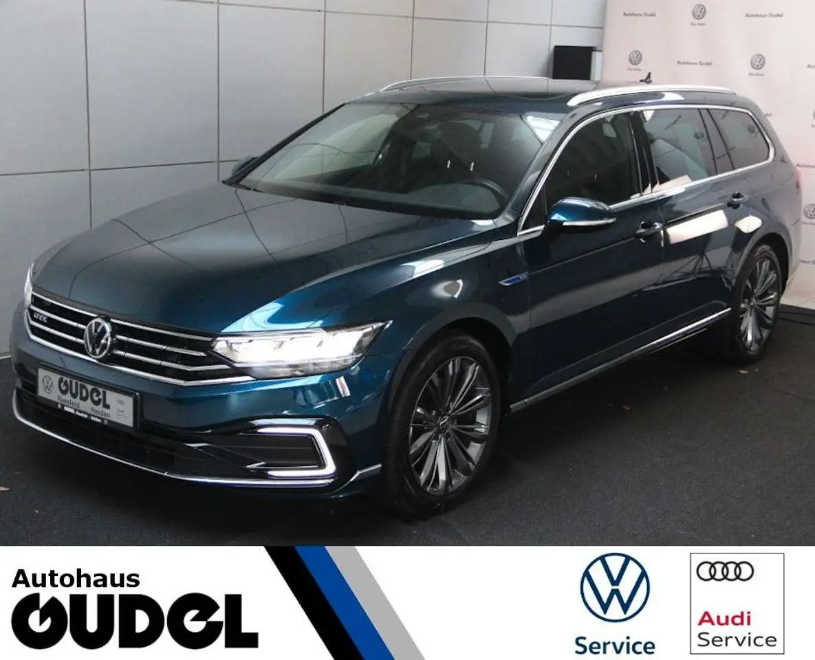 Photo 1 : Volkswagen Passat 2021 Hybride