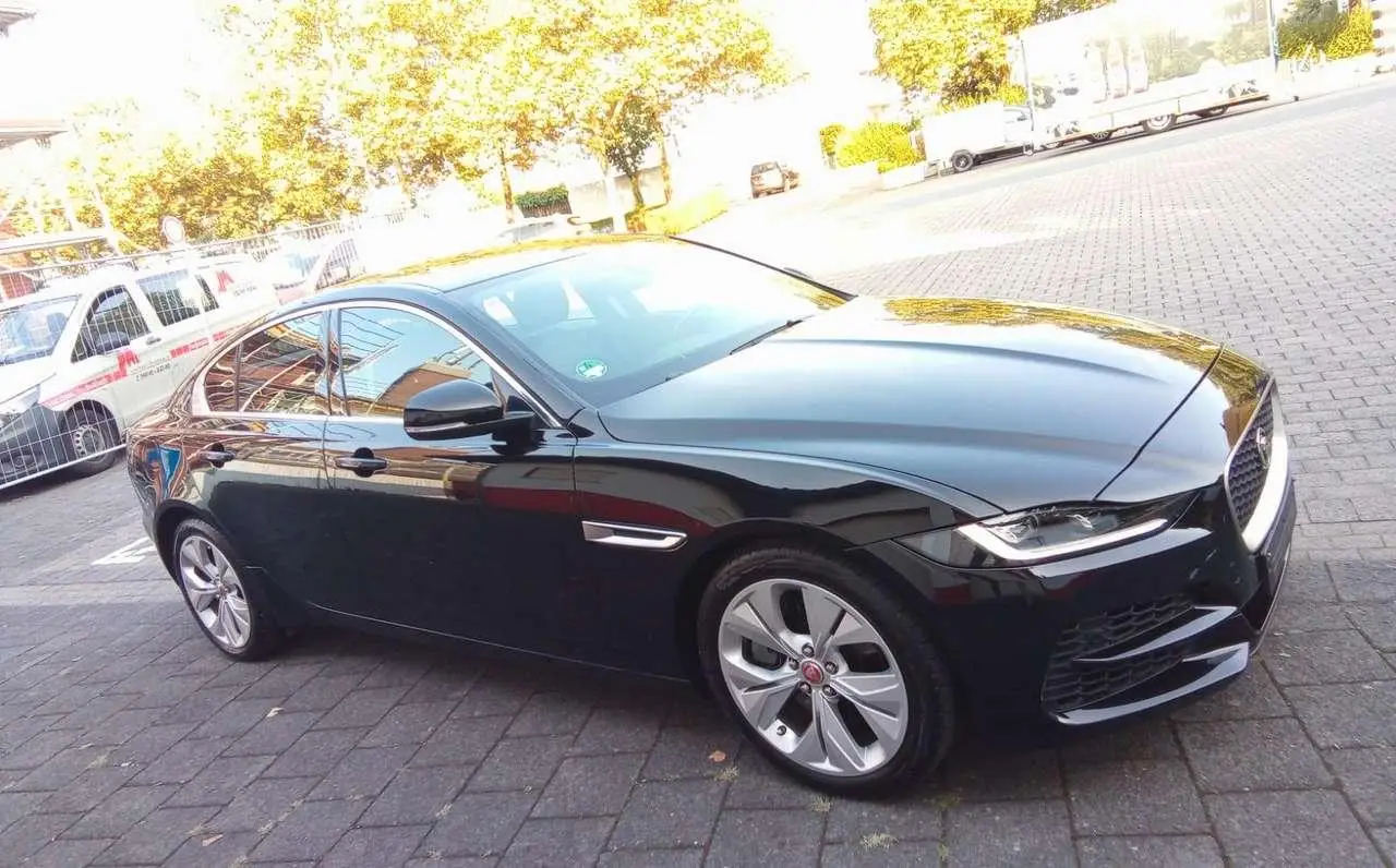 Photo 1 : Jaguar Xe 2020 Petrol