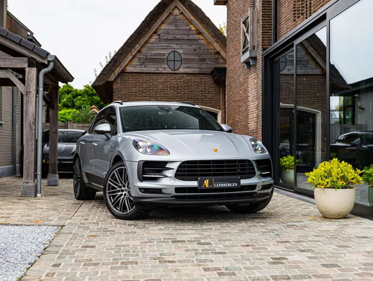 Photo 1 : Porsche Macan 2019 Essence