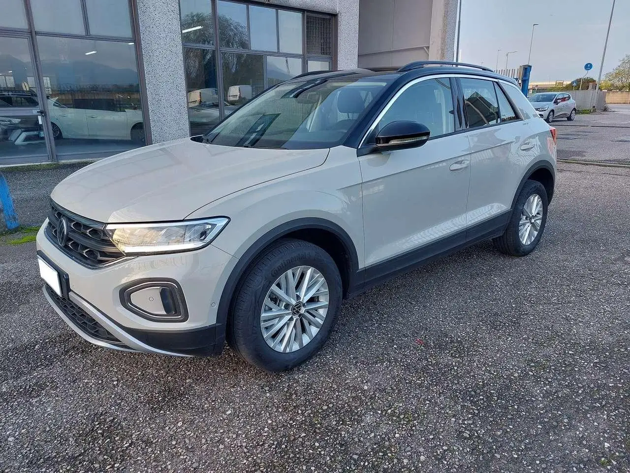 Photo 1 : Volkswagen T-roc 2023 Essence