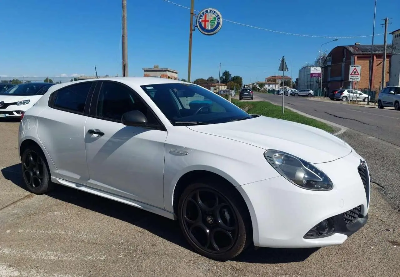 Photo 1 : Alfa Romeo Giulietta 2018 Petrol