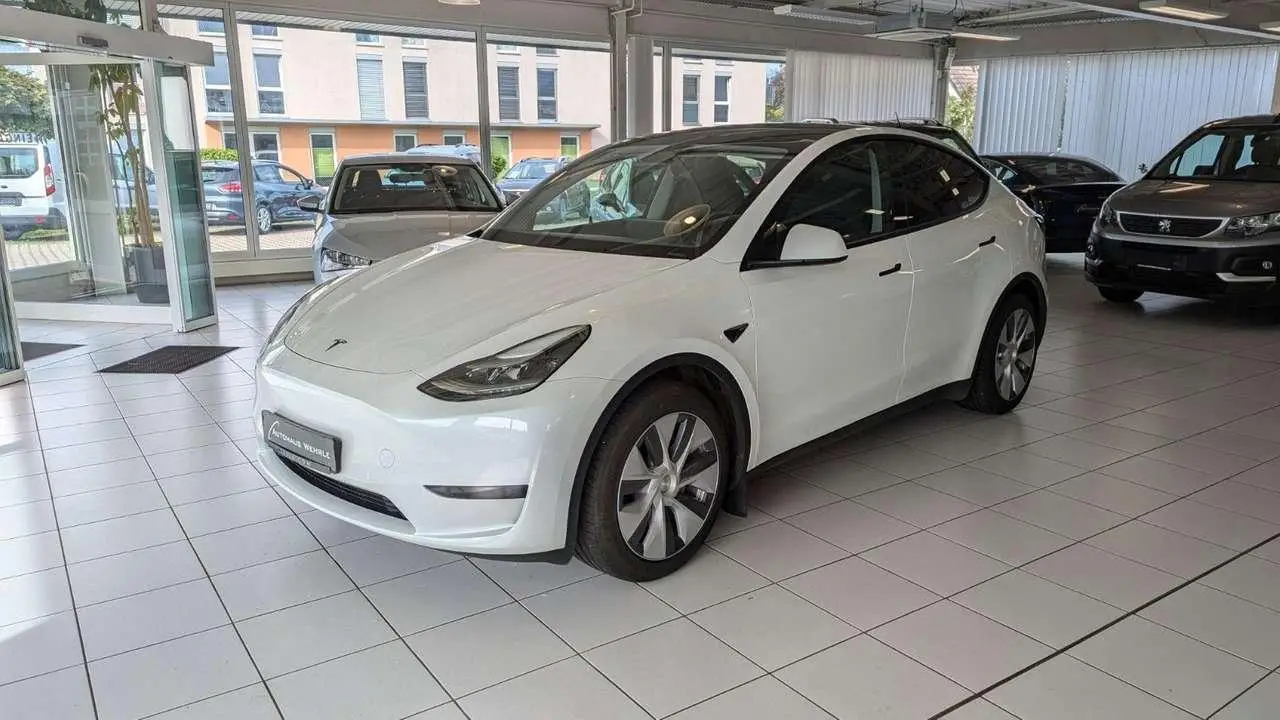 Photo 1 : Tesla Model Y 2023 Électrique