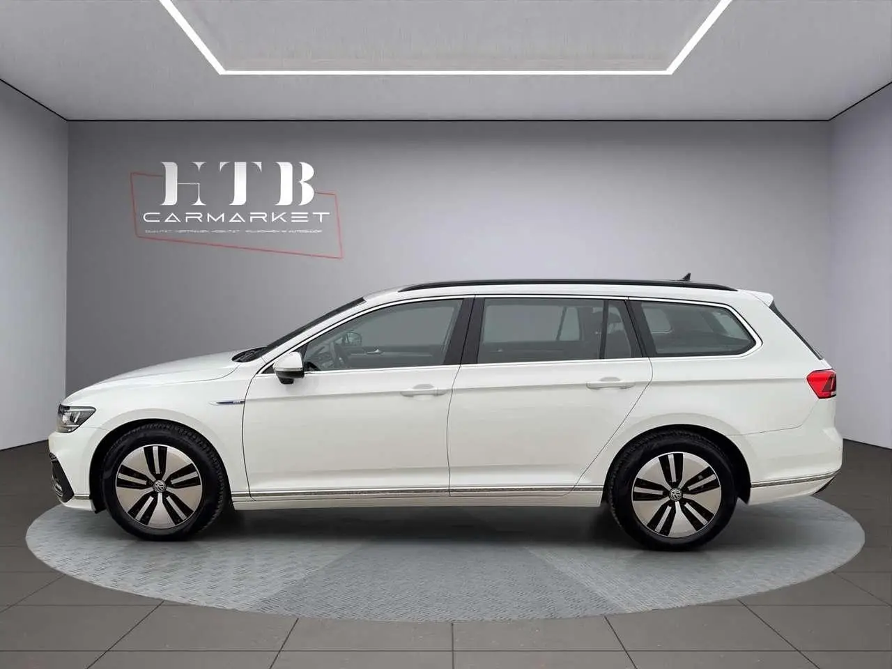 Photo 1 : Volkswagen Passat 2020 Hybride