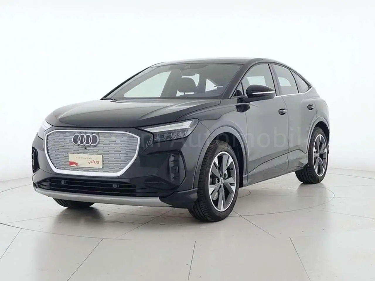 Photo 1 : Audi Q4 2023 Electric