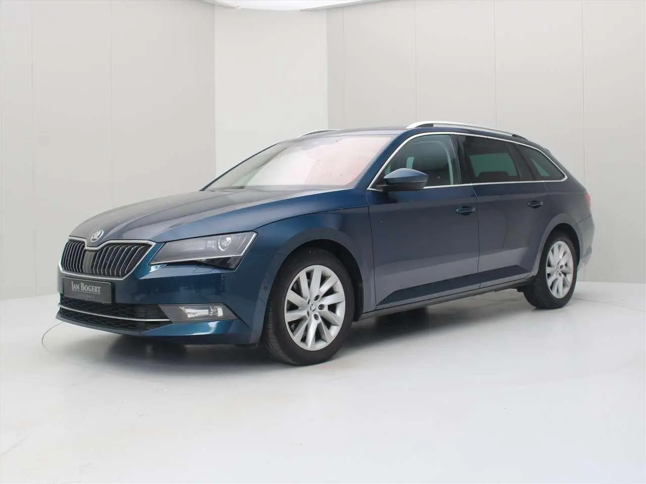 Photo 1 : Skoda Superb 2019 Petrol