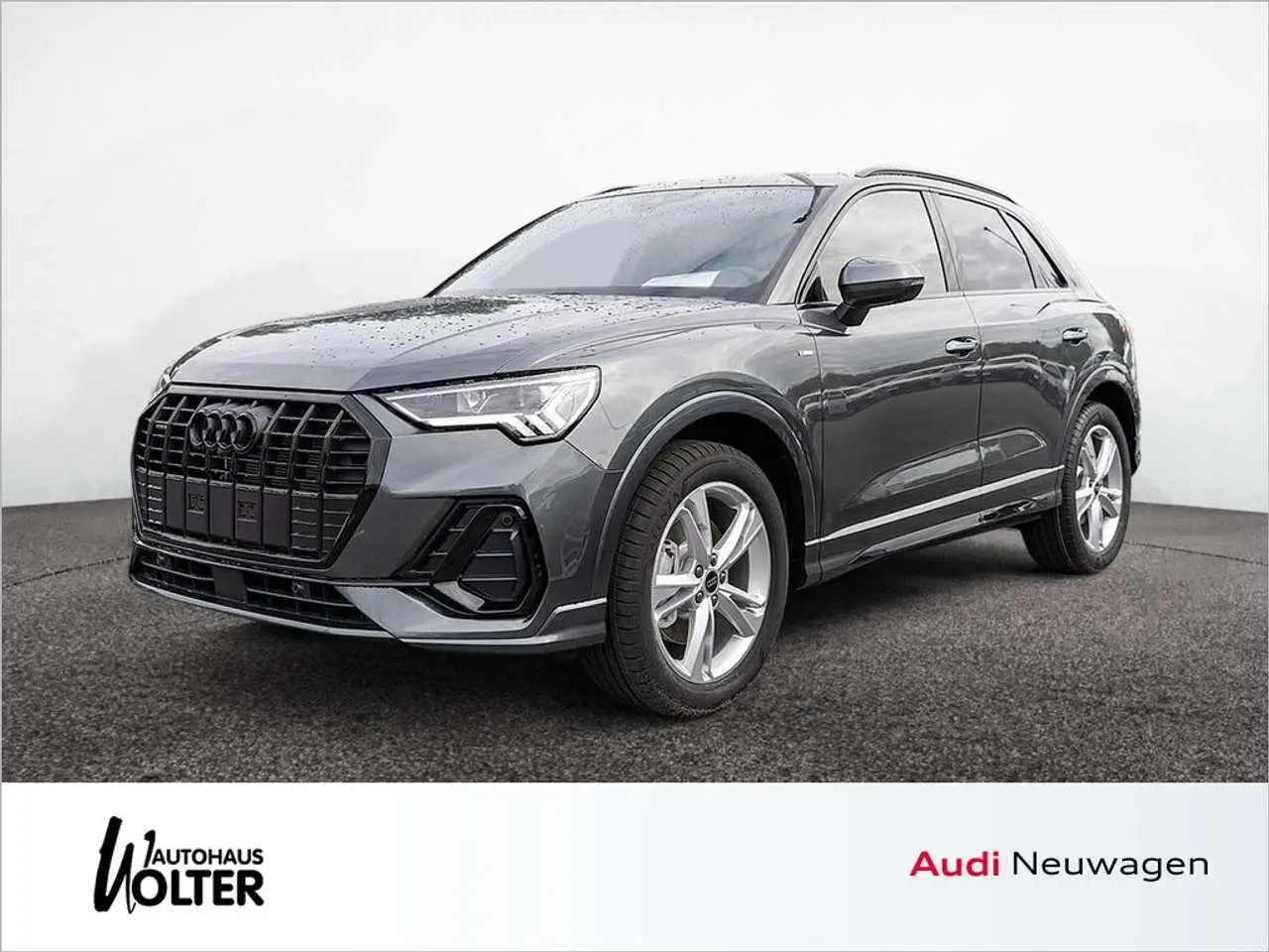 Photo 1 : Audi Q3 2024 Petrol