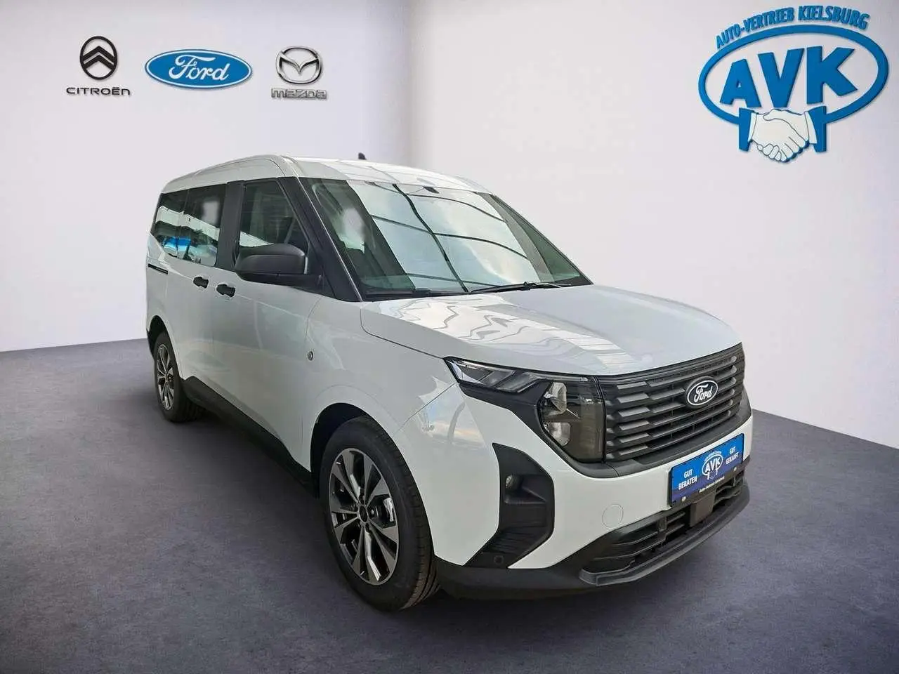 Photo 1 : Ford Tourneo 2024 Essence