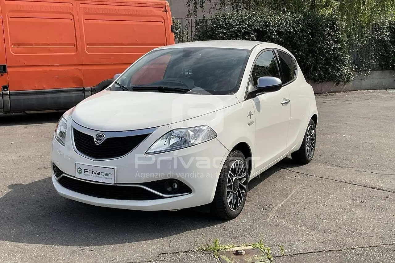 Photo 1 : Lancia Ypsilon 2017 Petrol