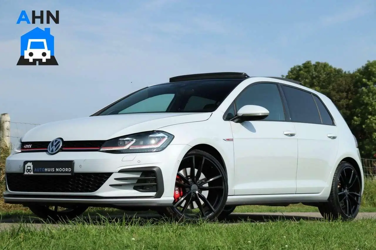 Photo 1 : Volkswagen Golf 2018 Essence