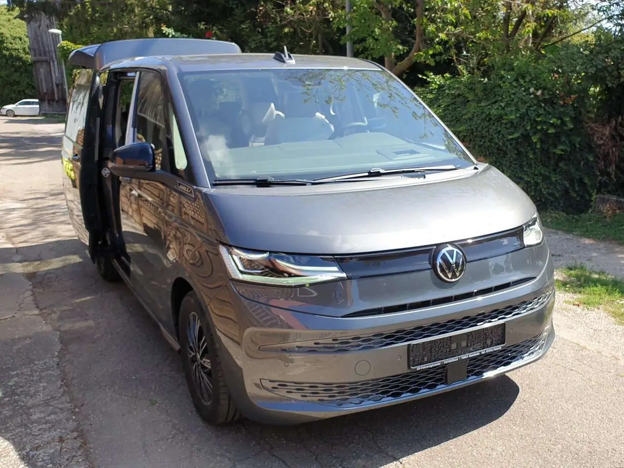 Photo 1 : Volkswagen T7 2024 Hybrid