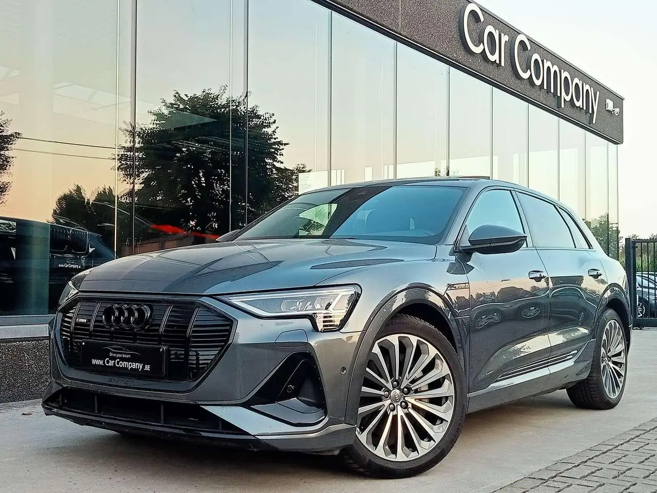 Photo 1 : Audi E-tron 2020 Électrique