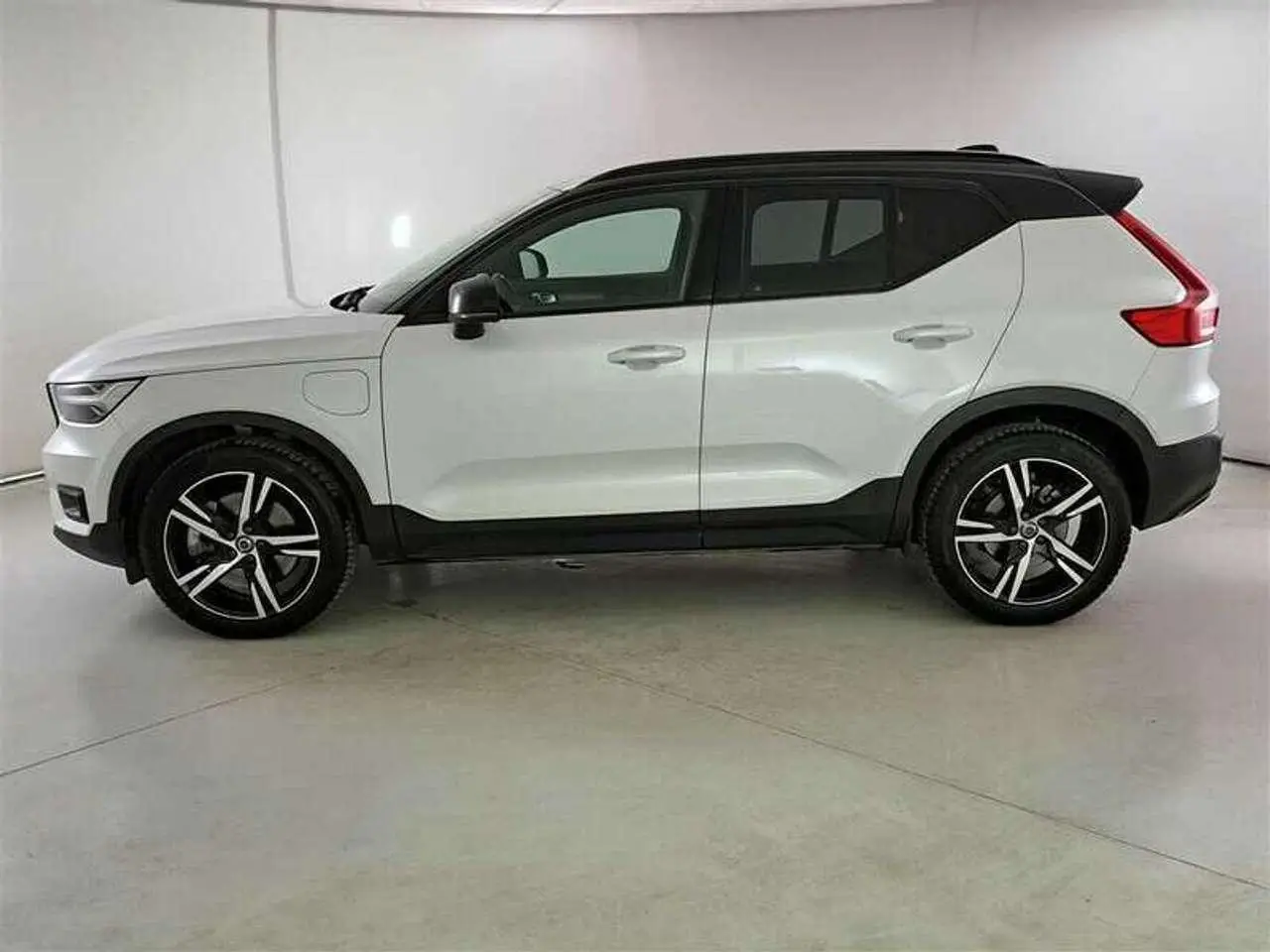 Photo 1 : Volvo Xc40 2021 Hybride