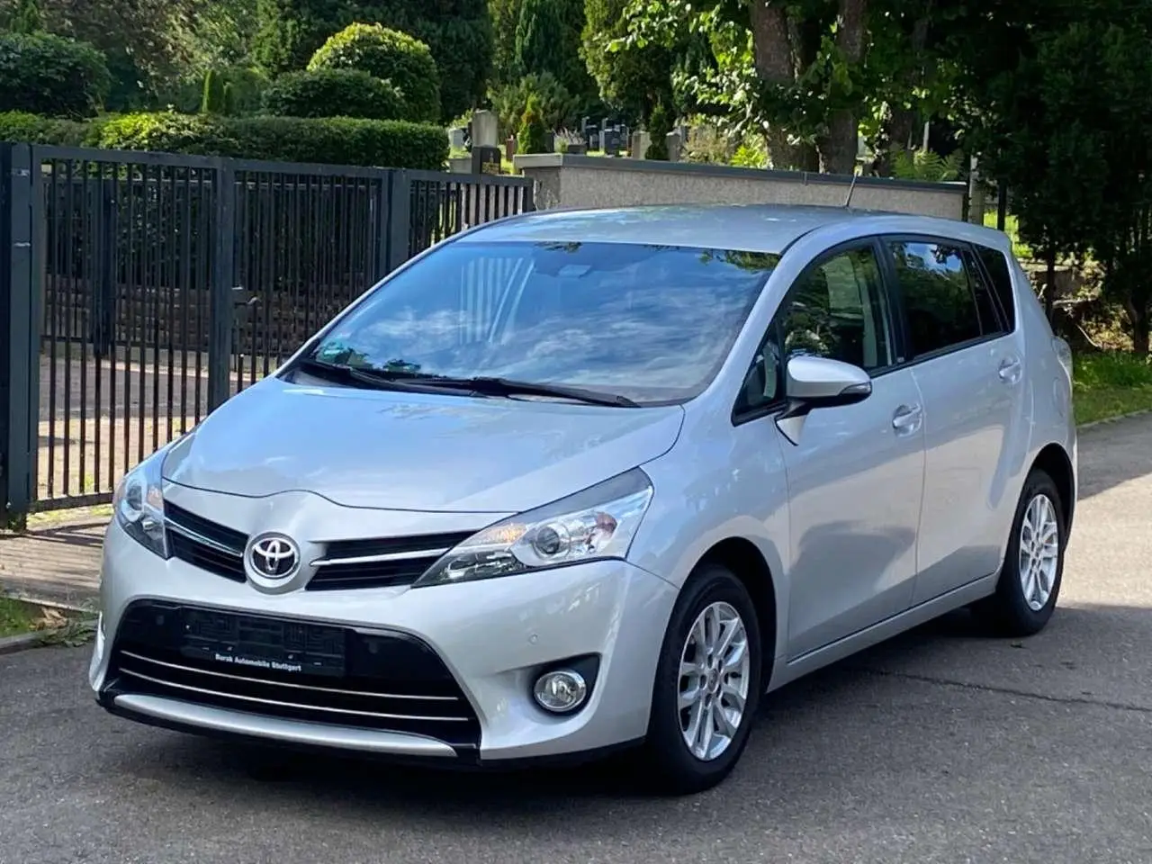 Photo 1 : Toyota Verso 2016 Petrol