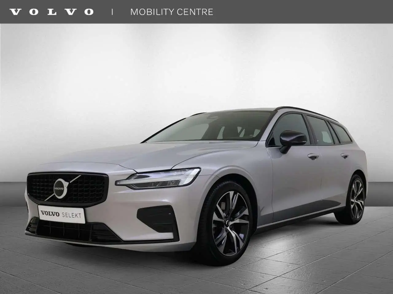 Photo 1 : Volvo V60 2024 Petrol