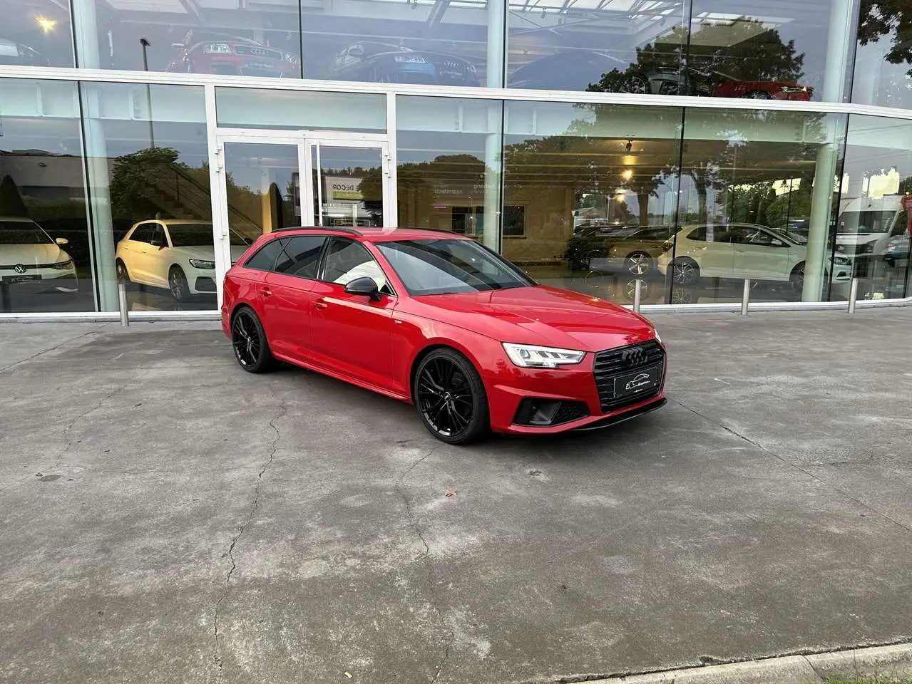 Photo 1 : Audi A4 2019 Petrol