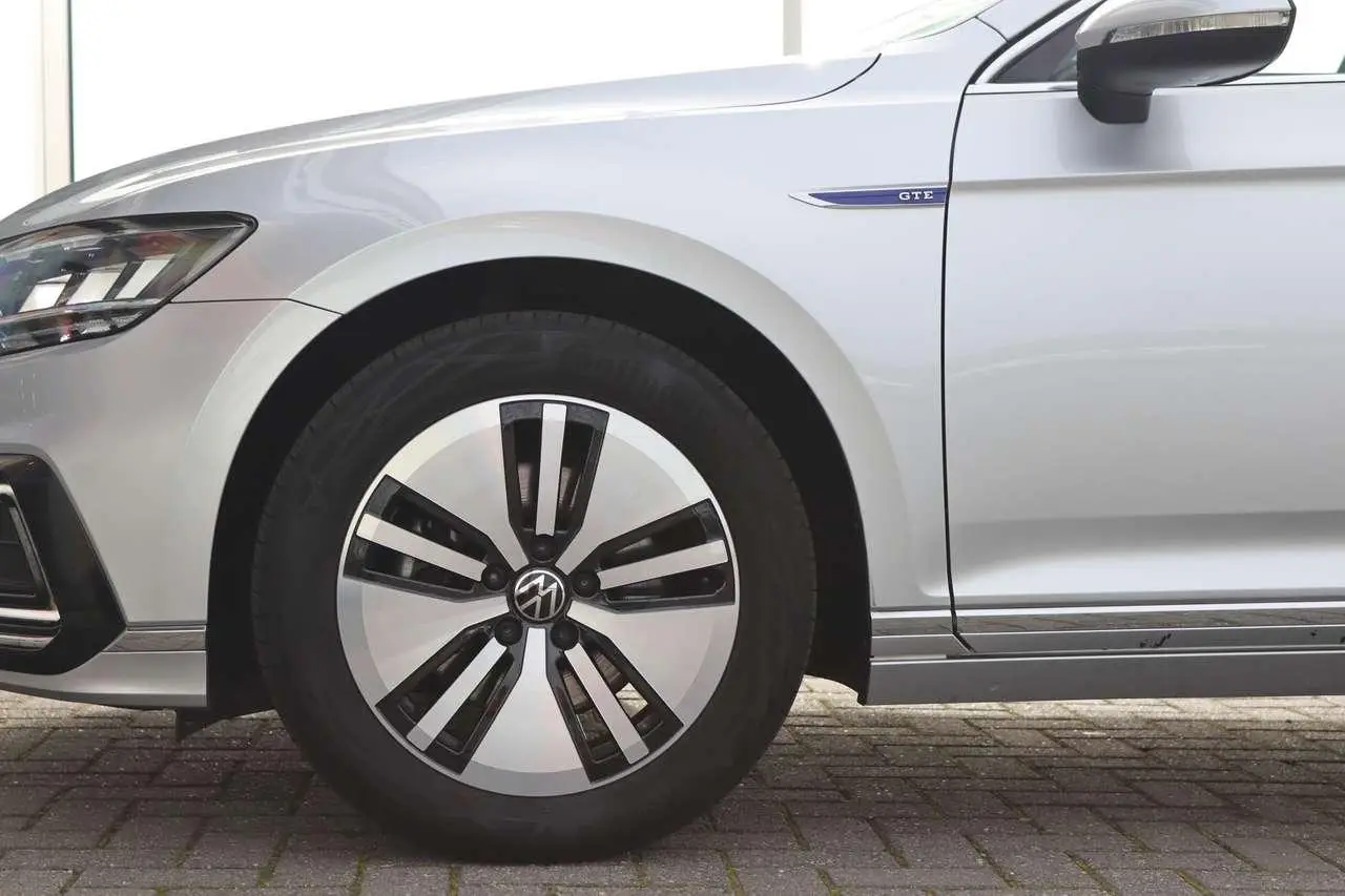 Photo 1 : Volkswagen Passat 2021 Hybride