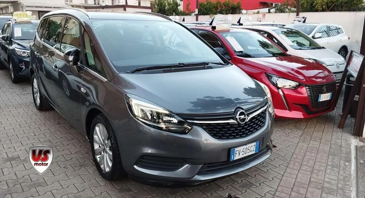 Photo 1 : Opel Zafira 2019 Petrol