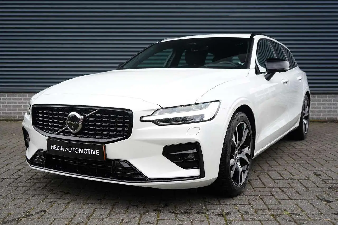 Photo 1 : Volvo V60 2023 Hybride