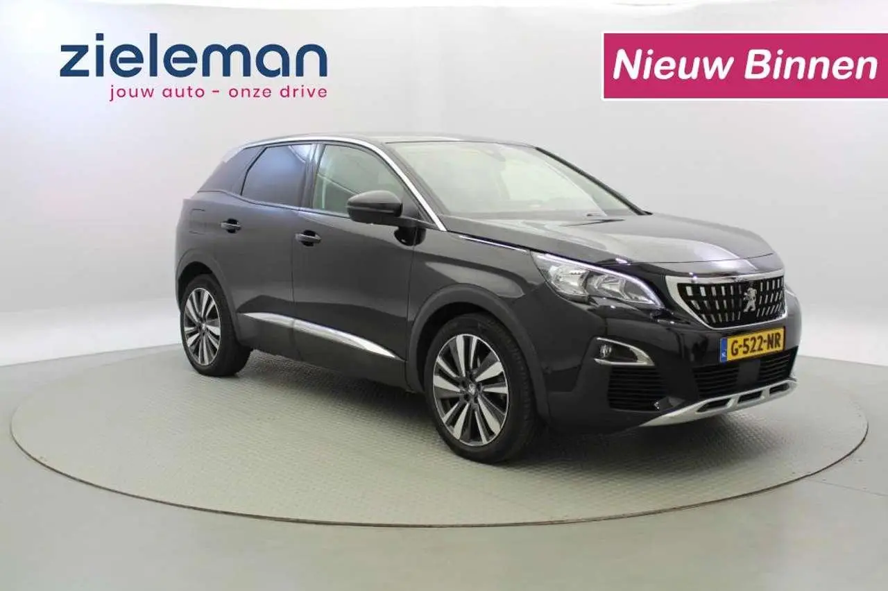 Photo 1 : Peugeot 3008 2019 Essence