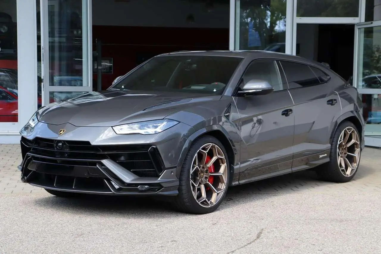 Photo 1 : Lamborghini Urus 2023 Essence