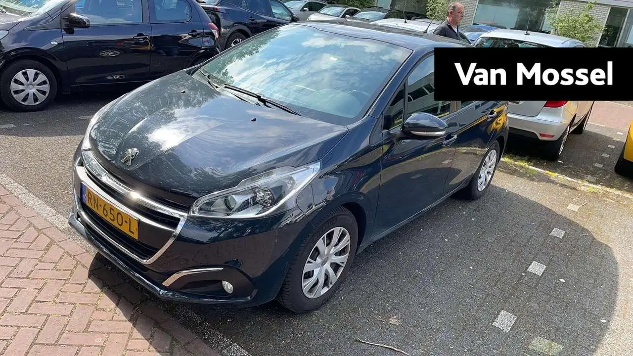 Photo 1 : Peugeot 208 2017 Petrol