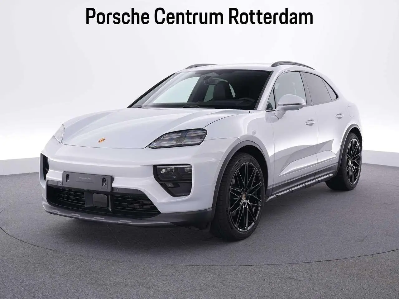 Photo 1 : Porsche Macan 2024 Electric