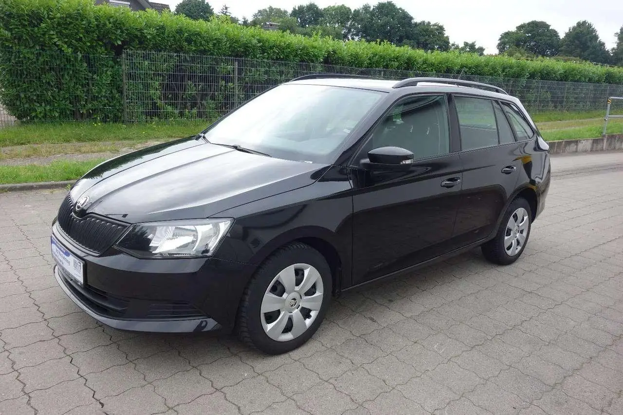 Photo 1 : Skoda Fabia 2017 Petrol