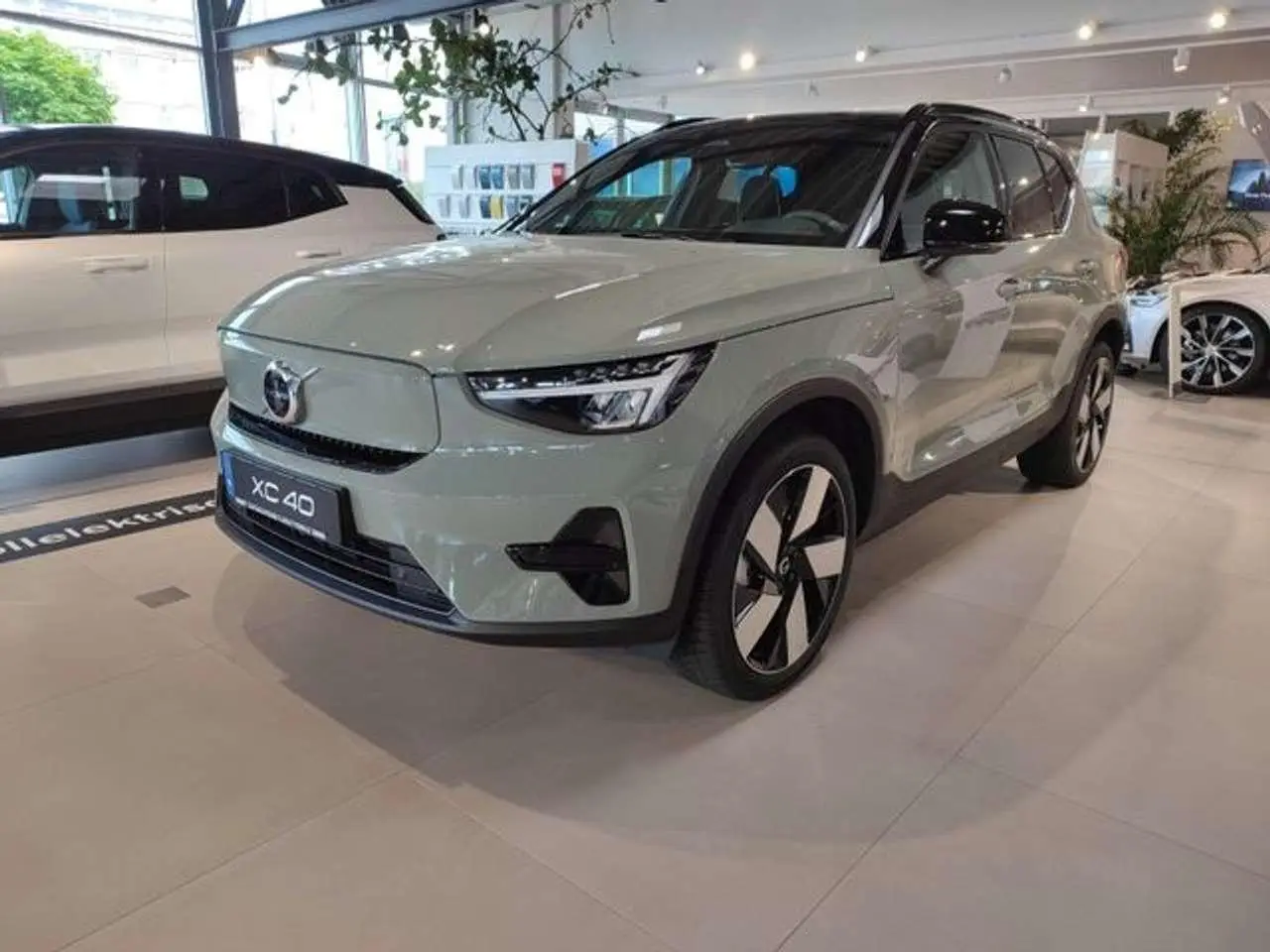 Photo 1 : Volvo Xc40 2024 Electric