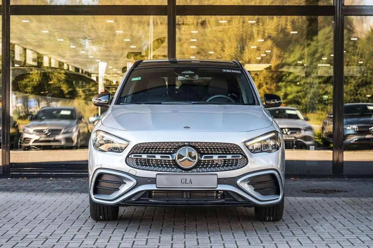 Photo 1 : Mercedes-benz Classe Gla 2024 Hybrid