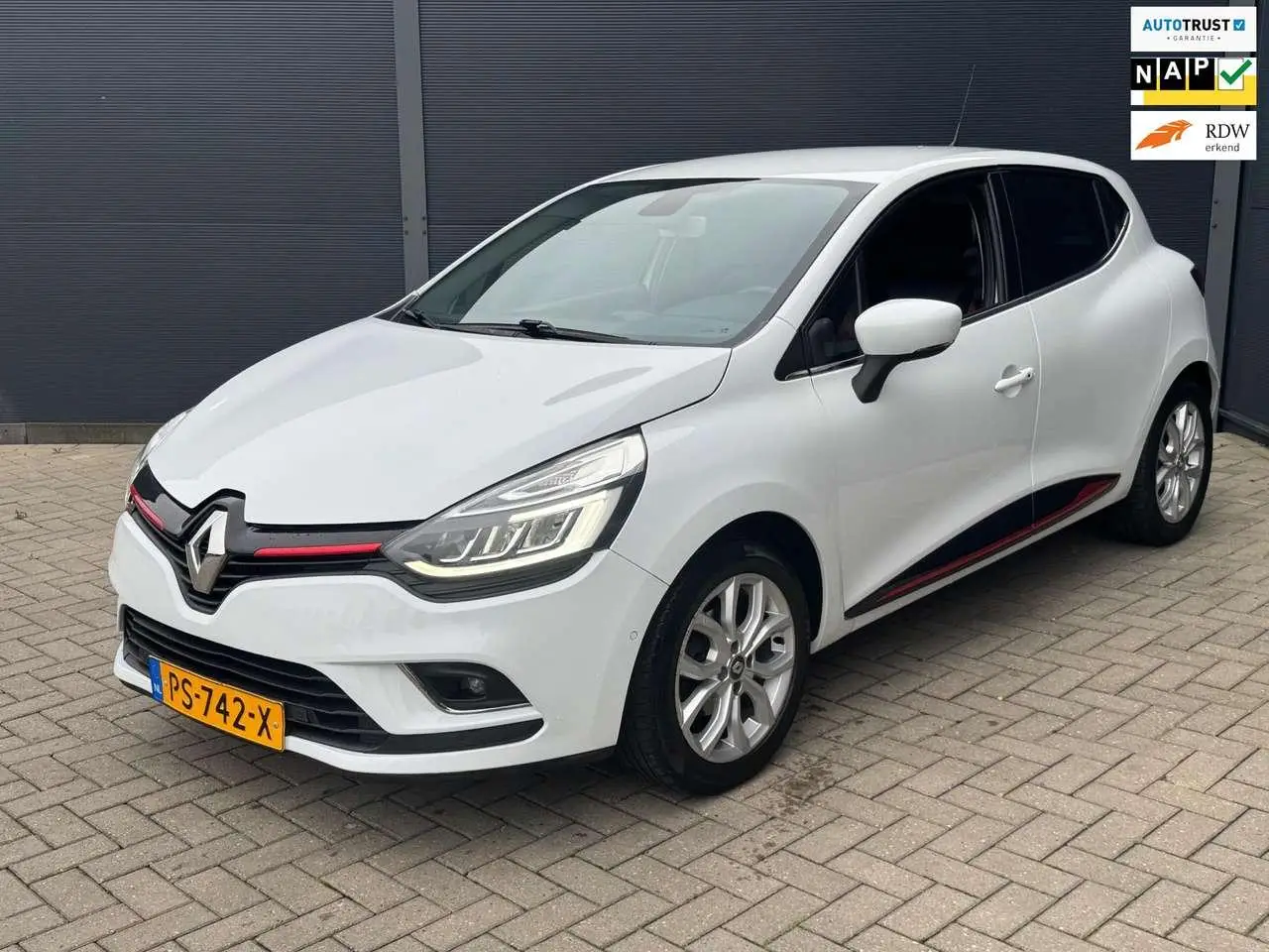 Photo 1 : Renault Clio 2017 Petrol