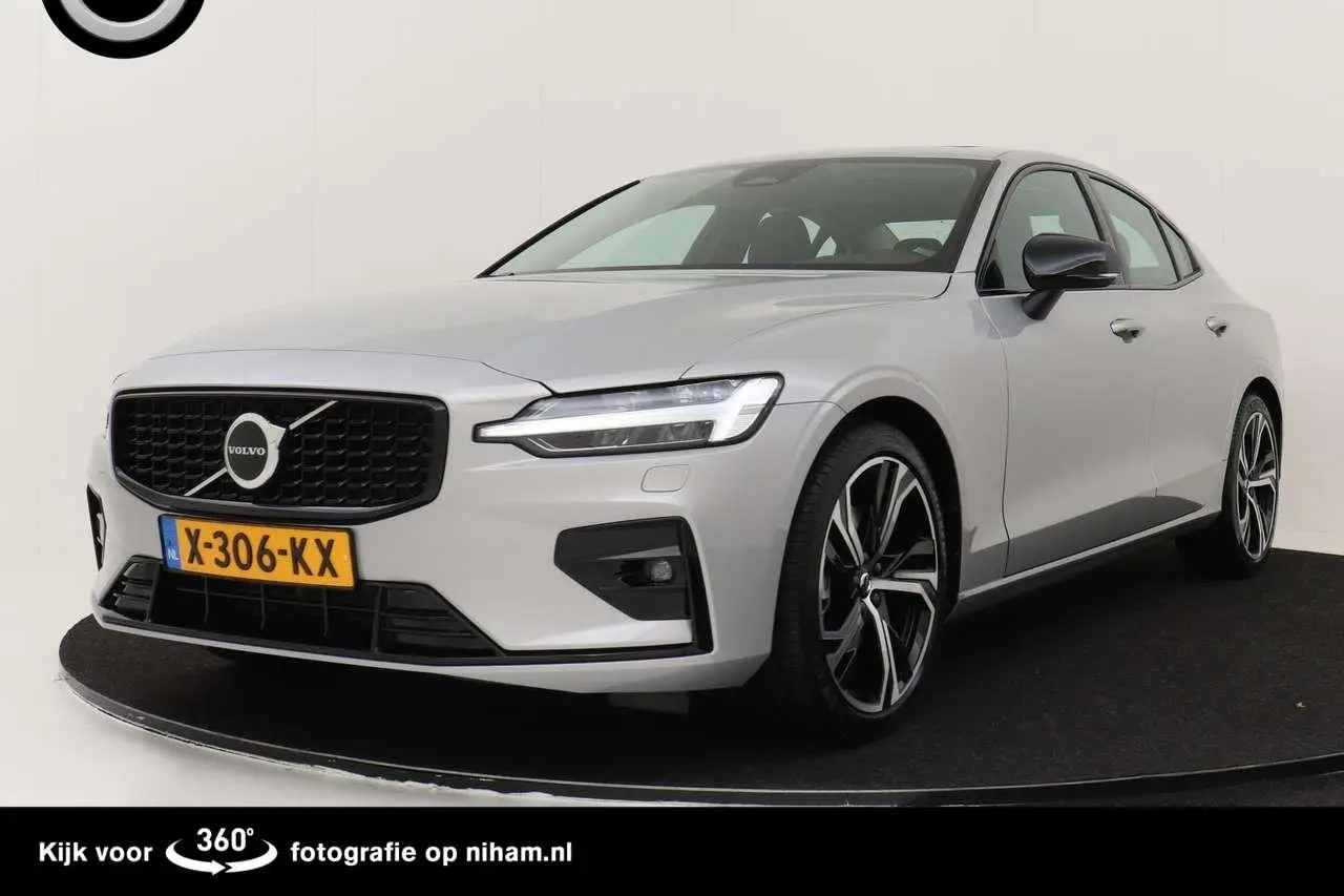 Photo 1 : Volvo S60 2023 Hybride