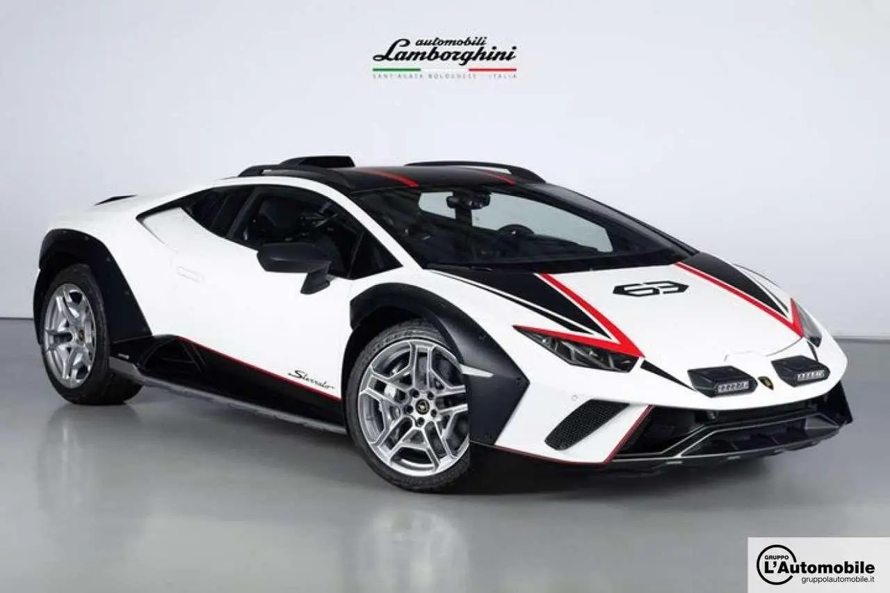 Photo 1 : Lamborghini Huracan 2023 Essence