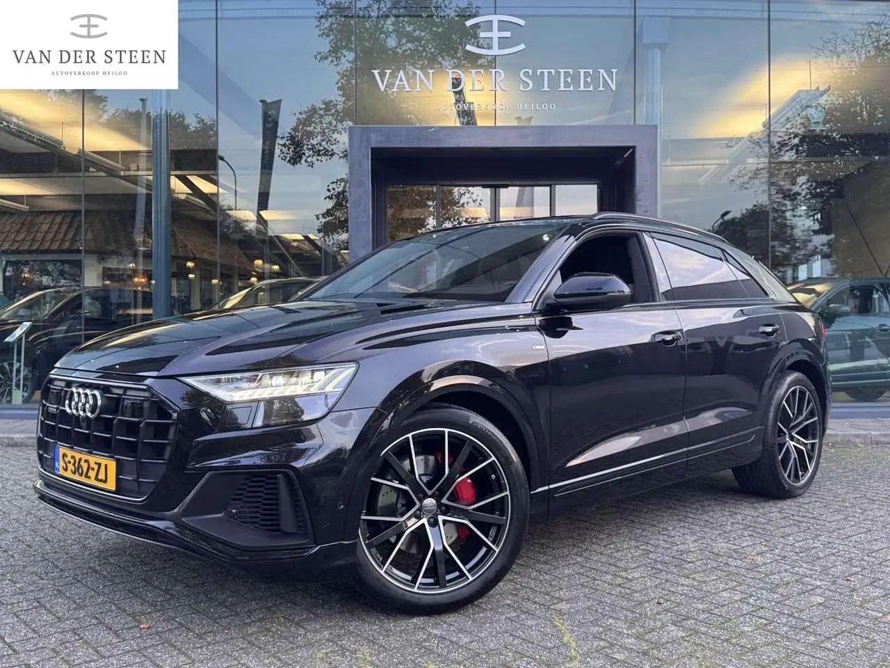 Photo 1 : Audi Q8 2019 Petrol