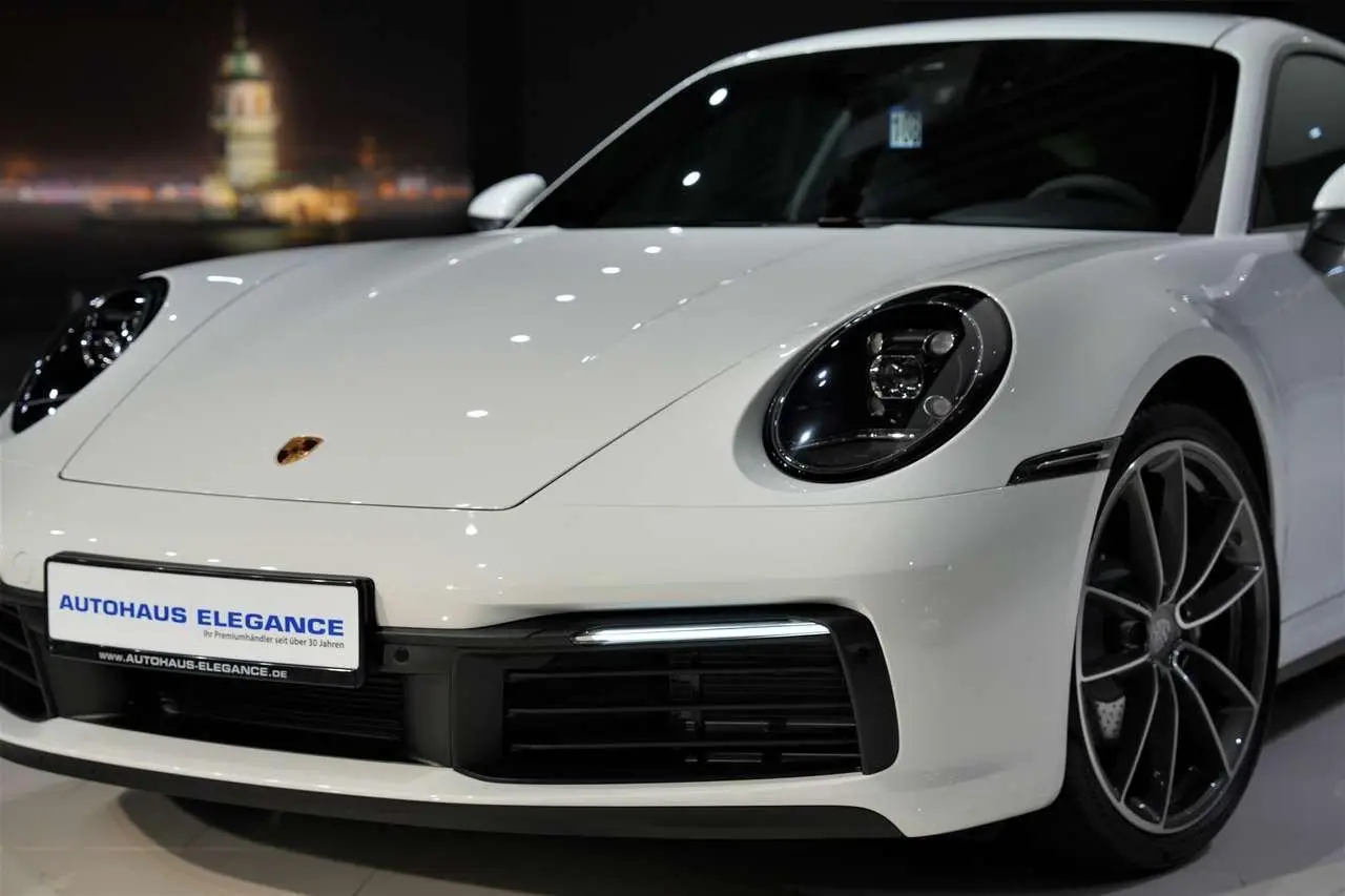 Photo 1 : Porsche 992 2022 Essence