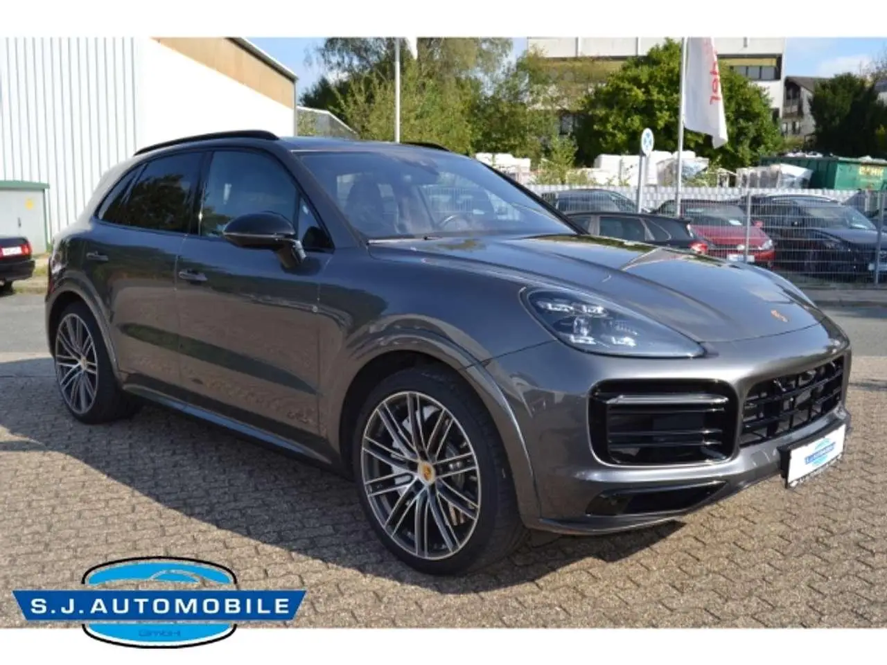 Photo 1 : Porsche Cayenne 2020 Petrol