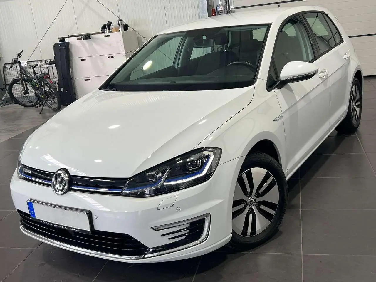 Photo 1 : Volkswagen Golf 2018 Électrique