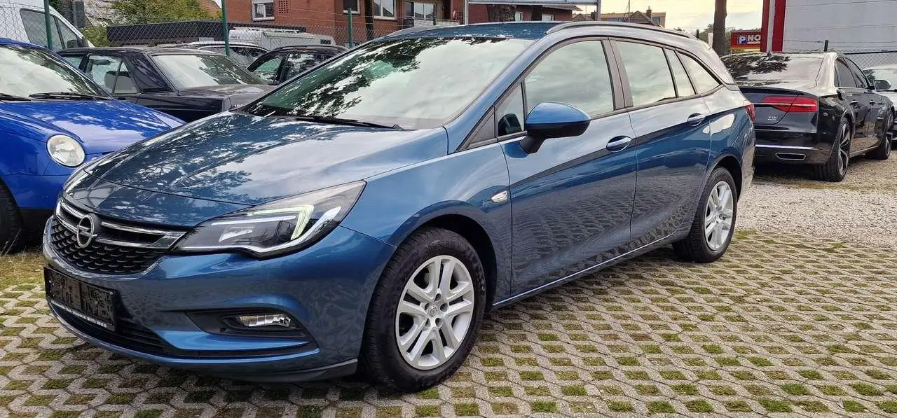 Photo 1 : Opel Astra 2016 Petrol