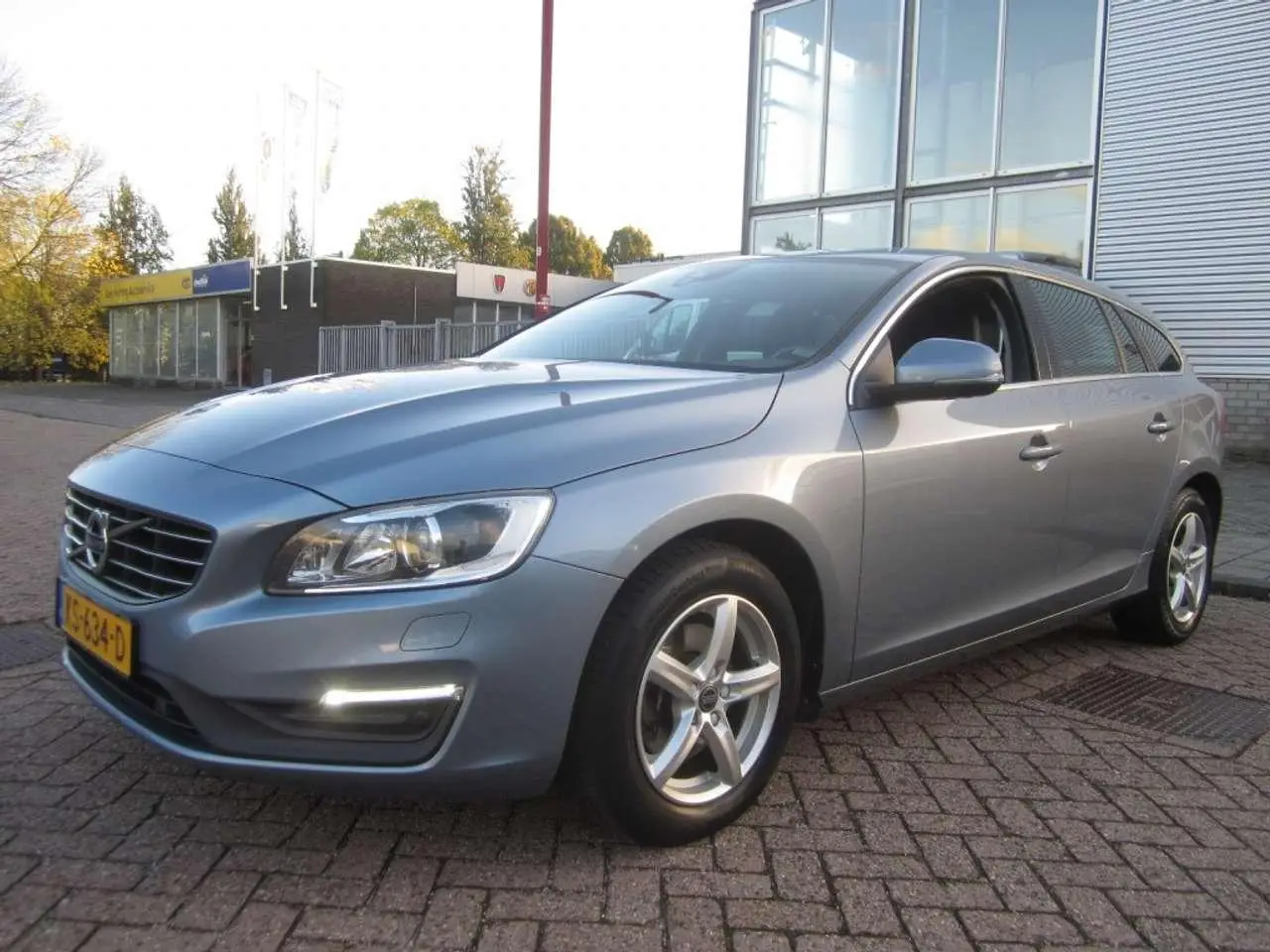 Photo 1 : Volvo V60 2016 Petrol