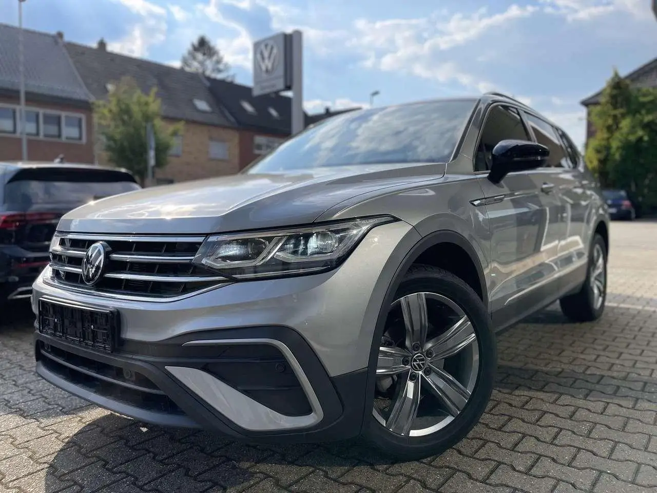 Photo 1 : Volkswagen Tiguan 2023 Essence