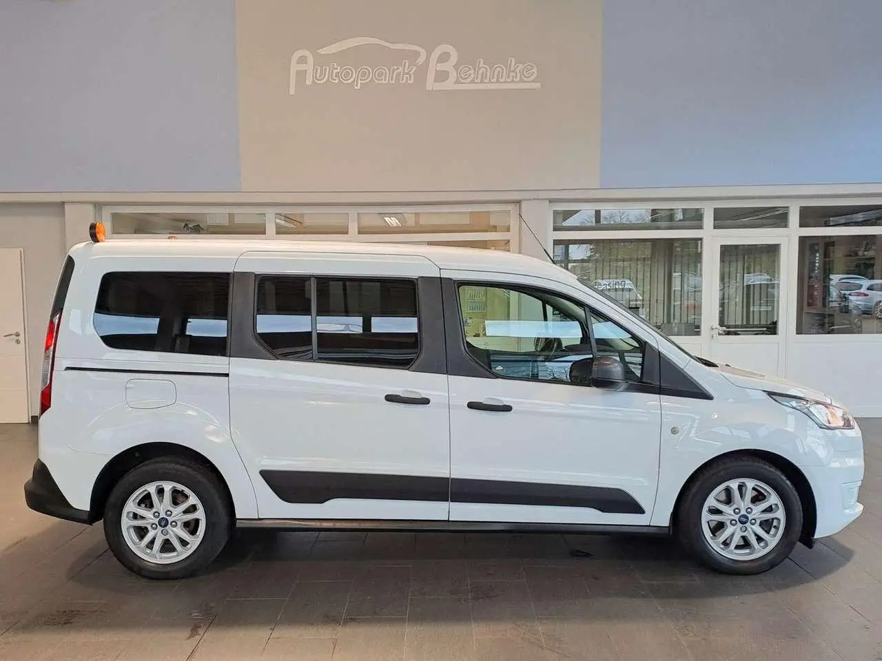 Photo 1 : Ford Grand Tourneo 2018 Diesel