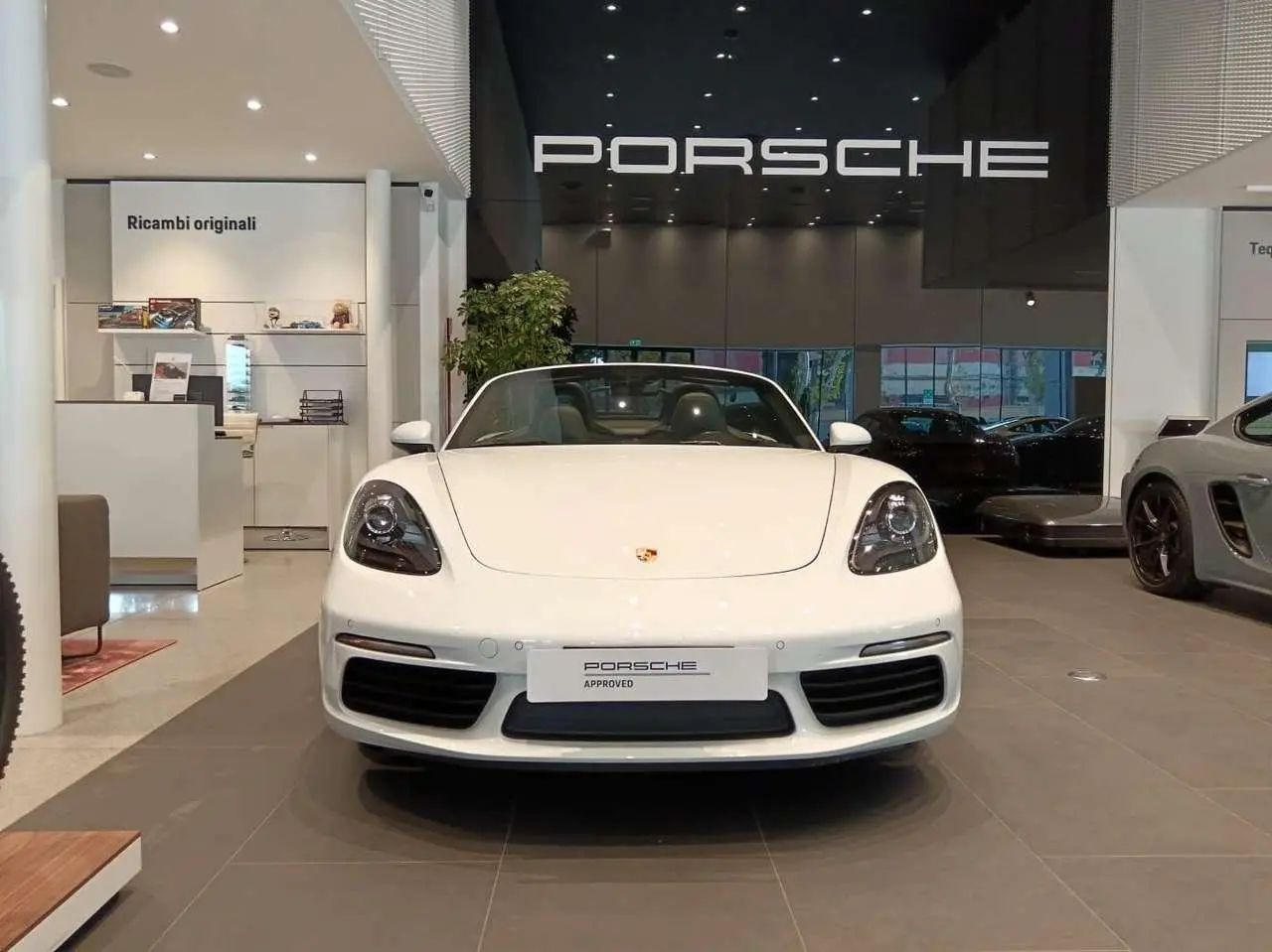 Photo 1 : Porsche Boxster 2020 Petrol