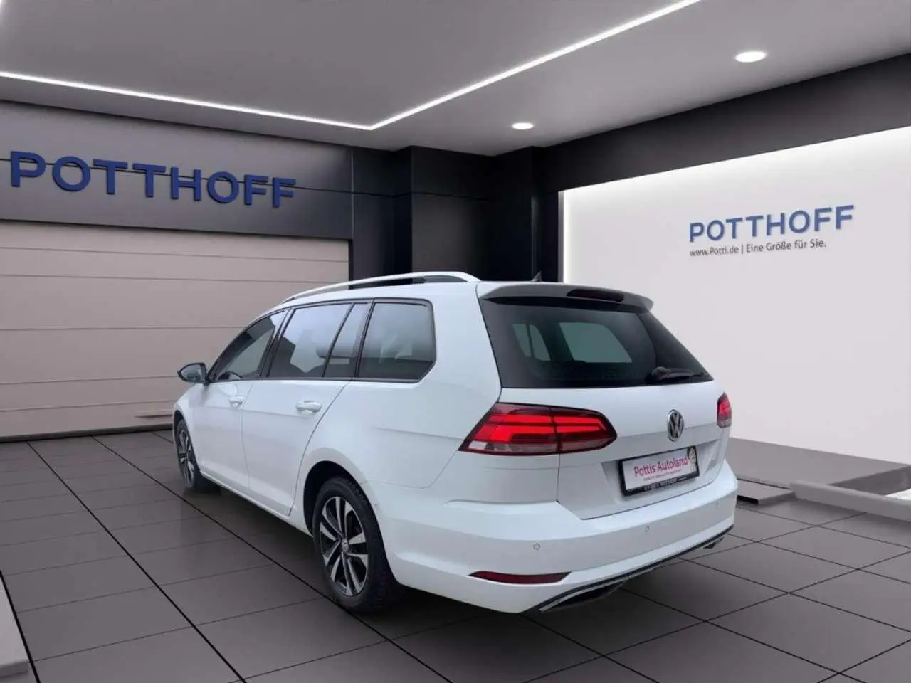 Photo 1 : Volkswagen Golf 2020 Petrol