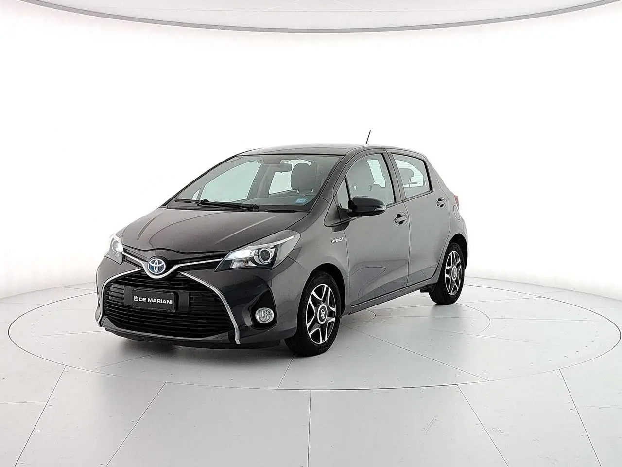 Photo 1 : Toyota Yaris 2015 Hybrid