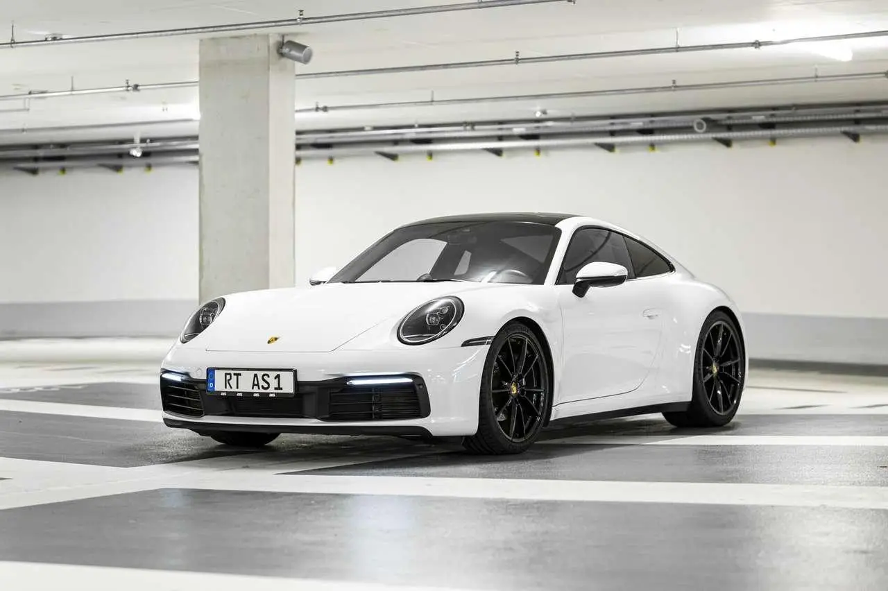 Photo 1 : Porsche 992 2021 Essence