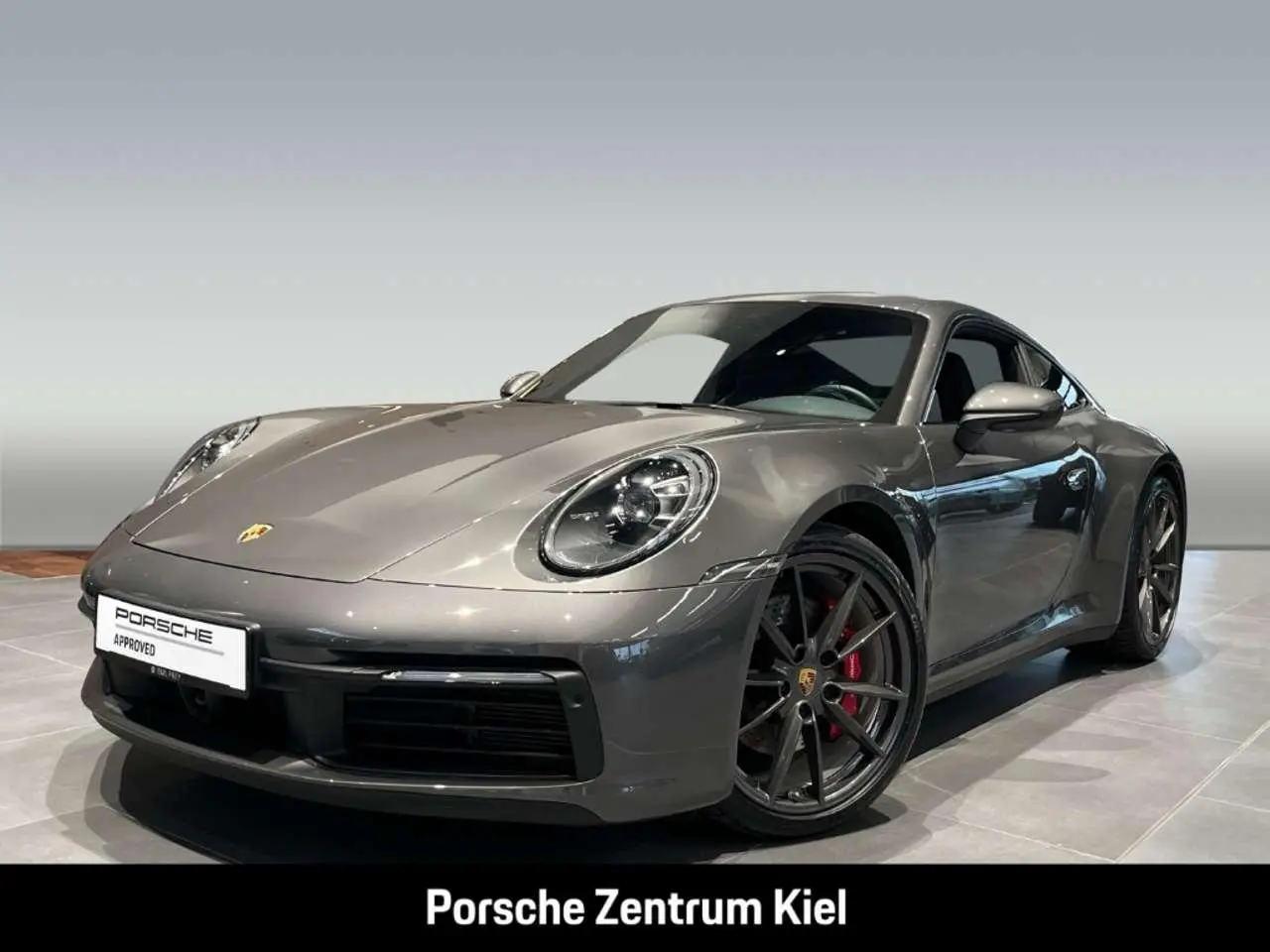 Photo 1 : Porsche 992 2019 Essence